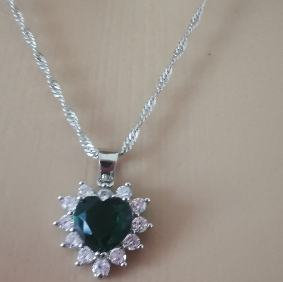 New 925 Silver Necklace and Earrings set with Emerald  Gemstone and Rhinestone - Picture 5 of 7